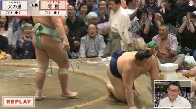 呼出が運び込む懸賞の“塊”（奥）