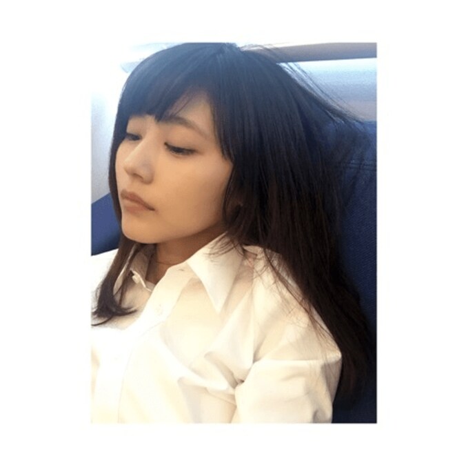 有村架純、ブログで公開するアンニュイな自撮り　「何者」でのリクルートスーツ姿も 2枚目