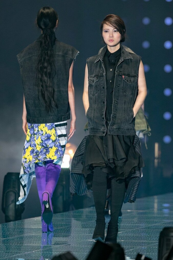 乃木坂46、白石麻衣は”クールまいやん”、松村沙友理は”にこるんポーズ”でTGCランウェイ堂々闊歩 4枚目