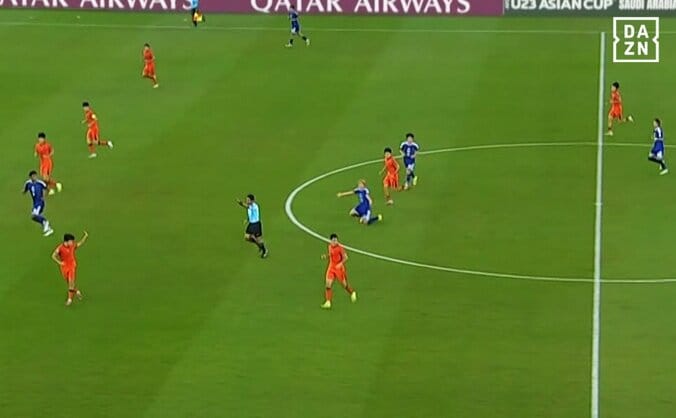 体当たりされファウルを主張する横山