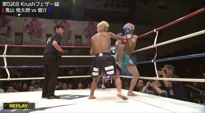 「結構モロ入った」左フックの“一撃”カウンターで“ぐにゃり” 1ラウンド終了間際の攻防に放送席驚き 5枚目