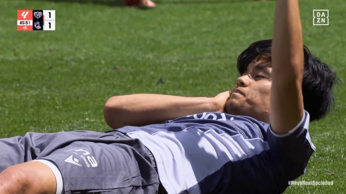 【写真・画像】「ワールドクラスだ」バイエルン谷川萌々子、最強バルサを“絶品パス”で翻弄！「そこ通すか」敵2人を無力化【女子CL】　1枚目