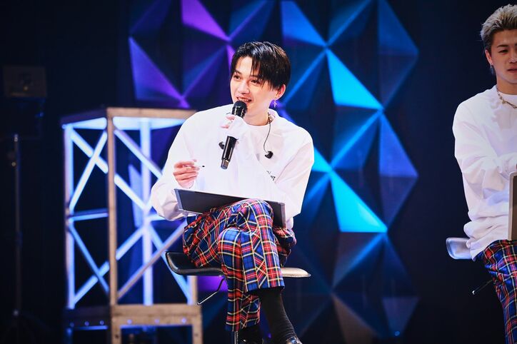 八木勇征、韓国に向かうときに起こったポンコツエピソードを暴露！常識クイズではメンバーからツッコミ続々【ONLINE限定ライブ FANTASTICS 2023】