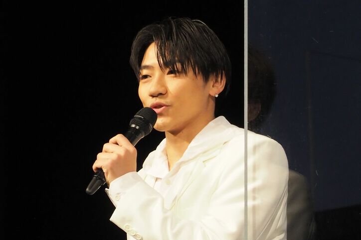 片寄涼太、上映後の歌披露に「いっぱいいっぱいになって泣きそうに」GENERATIONSが白スーツでそろい踏み『昨日より赤く明日より青く』舞台挨拶