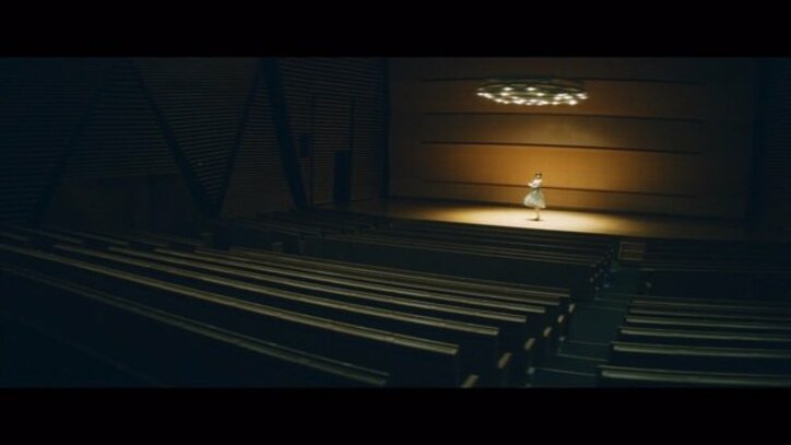 欅坂46平手友梨奈ソロ曲「角を曲がる」のMV公開 東京ドーム公演のダブルアンコールで披露され話題に