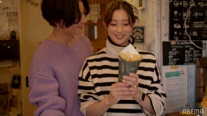 塩野瑛久、足立梨花を後ろから抱きしめ…超密着レクチャー！クレープ作りに足立は大照れ『私たち結婚しました2』第4話