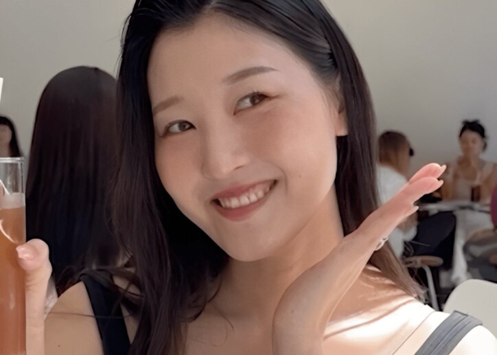 【写真・画像】元K-POPアイドルと交際中の29歳女社長、スタバで“呪文”を唱える姿に衝撃「めんどくせー」　1枚目