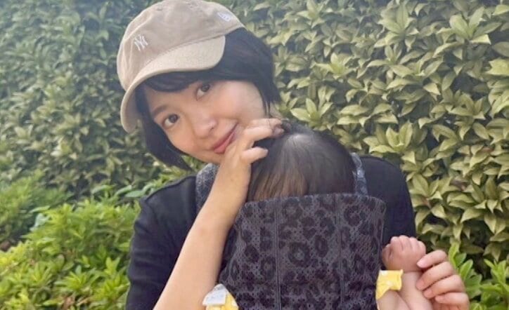 【写真・画像】1児の母・北原里英、小栗旬&山田優からおさがりで貰ったベビー用品を紹介「家族ぐるみで仲良くて」「抱っこ紐もベビーカーも小栗家のもの」　1枚目
