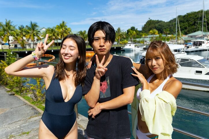 セクシー弁護士・シャーニィーの水着オフショットを一挙公開 衝撃の“貝殻”逆ハーレム写真など『シャッフルアイランド Season3』