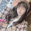 声優・上坂すみれ、ベレー帽＆丸メガネの知的な秋コーデに絶賛の声「文学少女っぽい」「美しいです」