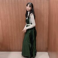 大友花恋、『王様のブランチ』衣装のオフショット披露「大人っぽくて素敵」「魅力的です」の声