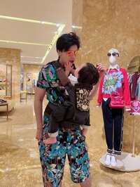 川崎希『DOLCE&GABBANAで抱っこ紐を買ったよ～♡』