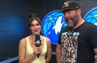 【映像】美人リポーター、招かれざる客に「ドン引き」