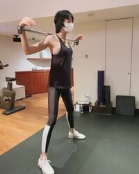 冨永愛のストイックなトレーニング風景に「努力がすごい」「線がお綺麗です」の声