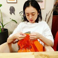 「こういう時間がとても好き」安達祐実、メガネ姿での“お裁縫ショット”を公開