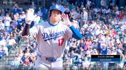 大谷翔平が「新たな歴史の1ページ」実況が伝えた55号 イチロー氏「51番」の下に飛び込んだ劇的アーチ…敵地“異例”の総立ちで歓声やまず