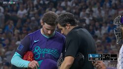 またもや敵軍監督がイライラ？最も警戒したい大谷翔平の打席で相手右腕に“異変” 心配そうな表情も