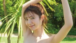 川津明日香、小麦肌とスレンダーボディを披露 『FLASH』でデジタル写真集の厳選カット掲載