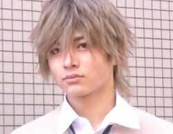 美女2人から告白されたモテモテイケメン高校生、黒髪からギャル男に変身「かっこいい」と反響