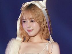 金髪に“激変”！なえなの、ほっそり美肩＆大胆肌見せコーデに絶賛の声「スタイル抜群」