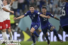 アルゼンチン代表の歓喜爆発！ 22歳FWが16強進出に導く技巧派ゴール