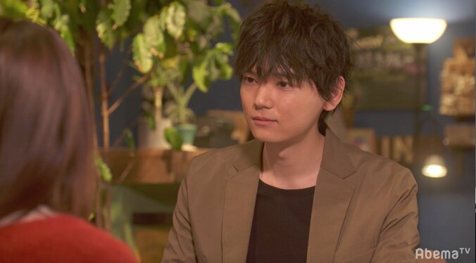 あかり（橋本環奈）が目覚めると、隣には星野（古川雄輝）の姿が…！　『1ページの恋』第2話で衝撃展開 4枚目