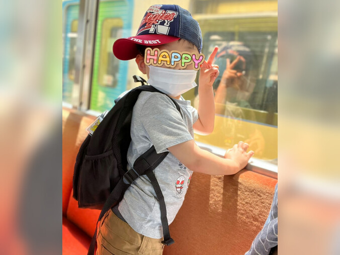 【画像】井ノ上奈々さんの息子、電車に載る様子