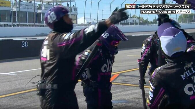 急発進も「タイヤが…」 放送席も「どういうこと？」騒然となったトラブルの瞬間 クルーも「がっくり」肩を落とす 3枚目