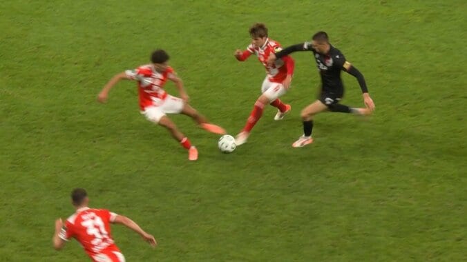 【映像】佐野がタックル回避→味方選手が被害