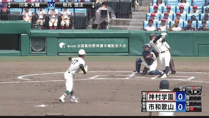 強打の神村学園がわずか6球で理想的な先制点！デットボール→送りバントから初戦猛打賞の秋元悠汰が痛烈なタイムリーツーベース！ 1枚目