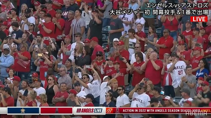 試合前からスタジアムが揺れる大歓声！大谷翔平、選手紹介から球場総立ち 解説者・ファンも「鳥肌立った！」「歓声やばい！」 2枚目