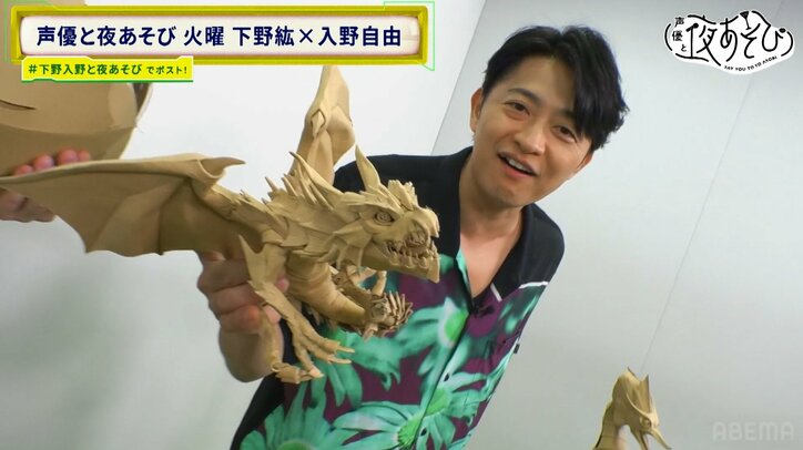 [Photos/Images] Hiro Shimono & Miyu Irino Take on Cardboard Art! Returning to Their Childhood with Handmade Swords and Helmets 4th