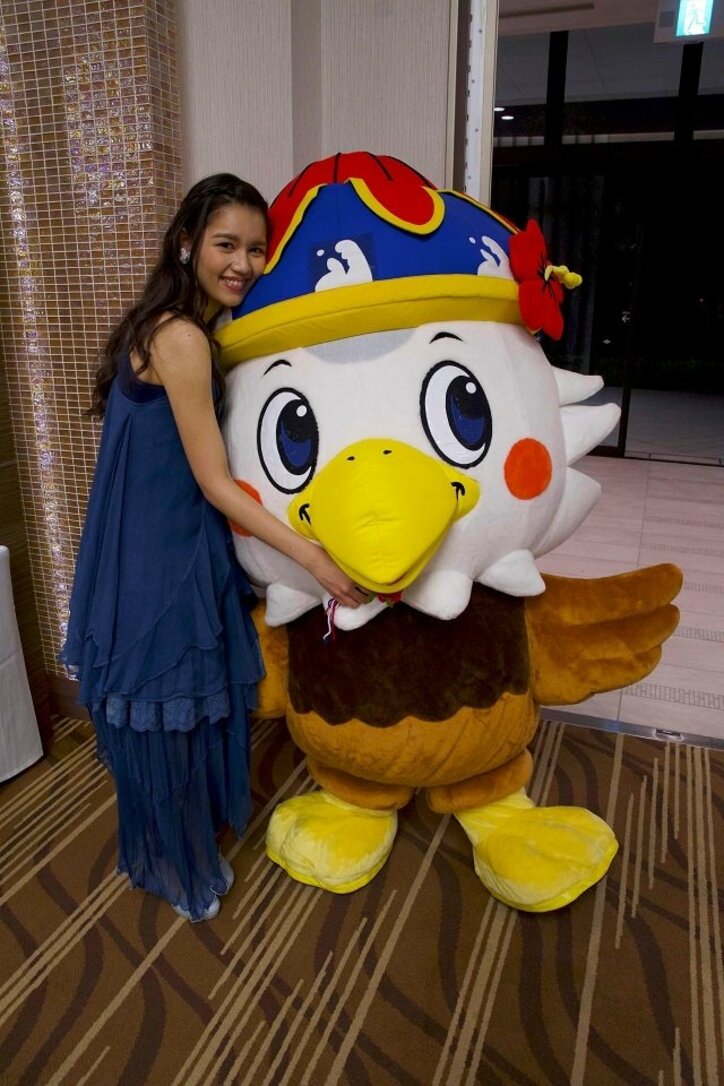 Anly、故郷沖縄でアメリカ合衆国独立記念式典祝賀会で日米両国の国歌斉唱　両国のVIPから大絶賛