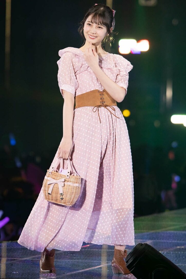 日向坂46が平成最後の『TGC』で3曲ミニライブ、濱岸ひよりが初ランウェイで笑顔を見せる