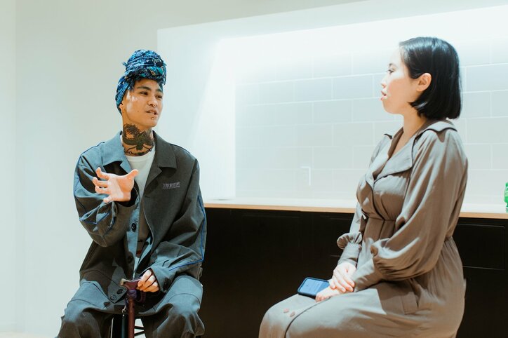 OZworld ”SNSで繋がった重盛さと美との異色コラボ”「曲の制作はタイミングとノリでトントン拍子に進んでいった」