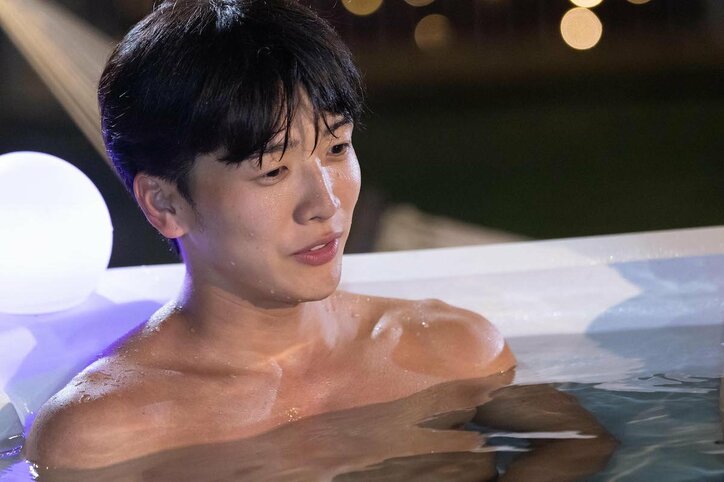 オトナな男女がジャグジーでドキドキのバックハグ 「離れたくないね」と愛を囁く『シャッフルアイランド Season2』 