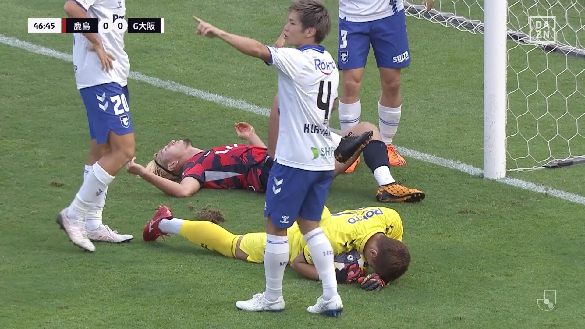 【映像】空中戦で相手GKに顔面衝突