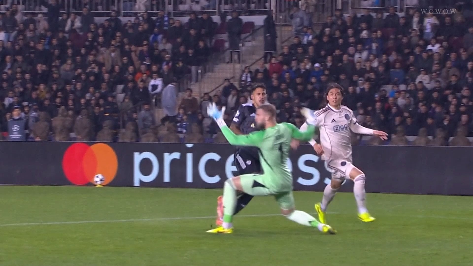 【映像】「中途半端な対応」でシュートを許した瞬間