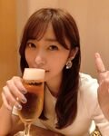 指原莉乃、ビール片手に“乾杯ショット”公開「一緒に飲める世界線はどこ」「かあいいすき」の声