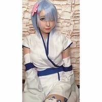 “芸能界のリアル峰不二子”みねりおが「リゼロ」の幼少期レムに変身