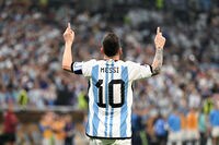 【映像】「神の子」メッシが劇的ゴール制ゴール