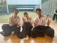 竹内涼真＆中条あやみ＆笠松将の“弓道着3ショット”にファン歓喜「顔面偏差値レベチ」