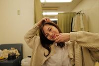 飯豊まりえ、中条あやみの“おサルさんポーズ”公開 「可愛すぎるわ」「天使やん！！」と話題