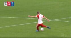 前半で一発退場者3人、8ゴールの大乱戦を制した　50メートル衝撃弾＆ハットトリック！大暴れのエース・ケインに称賛の嵐 「バイエルンの王」「偉大なストライカー」