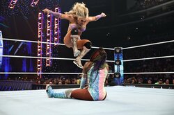 女子レスラーの顔面「踏んづけた」衝撃のKOシーン 「えぐいな」24歳超新星の残虐ストンプに場内どよめき