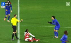 「シミュレーションだろ！」南野拓実への“謎のイエローカード”にファン騒然…「審判にはうんざり」「ファウルすらない」微妙すぎる判定の瞬間