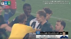 「退場させろよ！」オーバーヘッド直撃転倒→頭突き！一触即発の問題シーン「やりすぎだろ」イエロー6枚… 伝統のノルト・ダービーが大荒れ