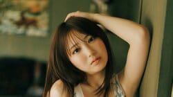 沢口愛華、デジタル写真集からしなやかなボディラインの“垂涎カット” 『FLASH』登場