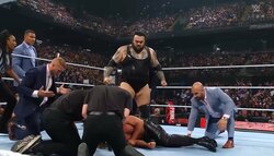 狂気のボディプレス6連発で「吐血」の大惨事！ 160キロ超レスラーの暴挙に場内騒然