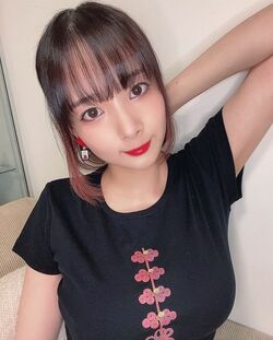 モデル雀士の岡田紗佳、セクシーな薄着ショットに「極上」「癒やされます」と絶賛の声